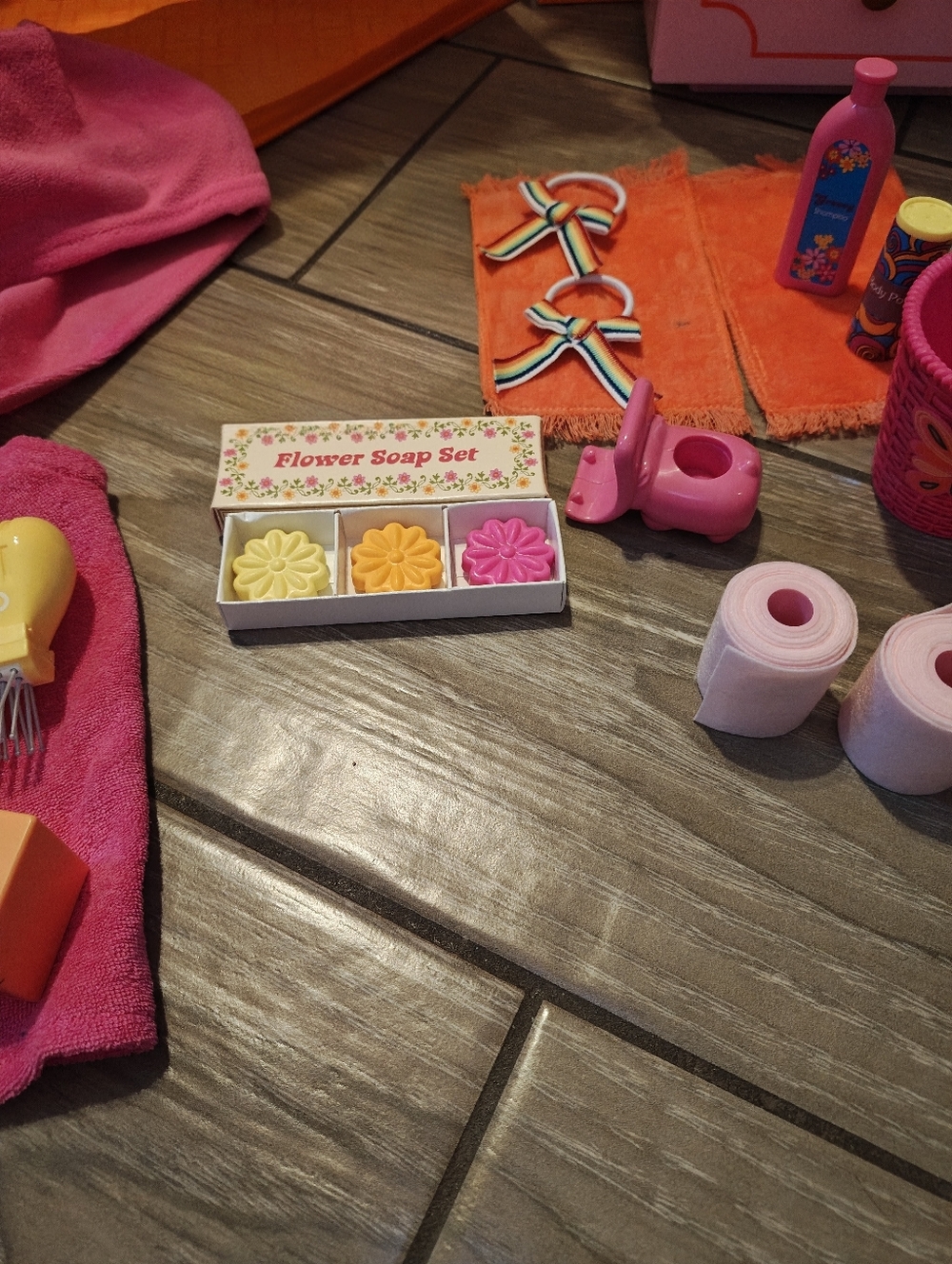 The American Girl Doll Groovy Bathroom Set With All Accessories - Picture 11 of 13